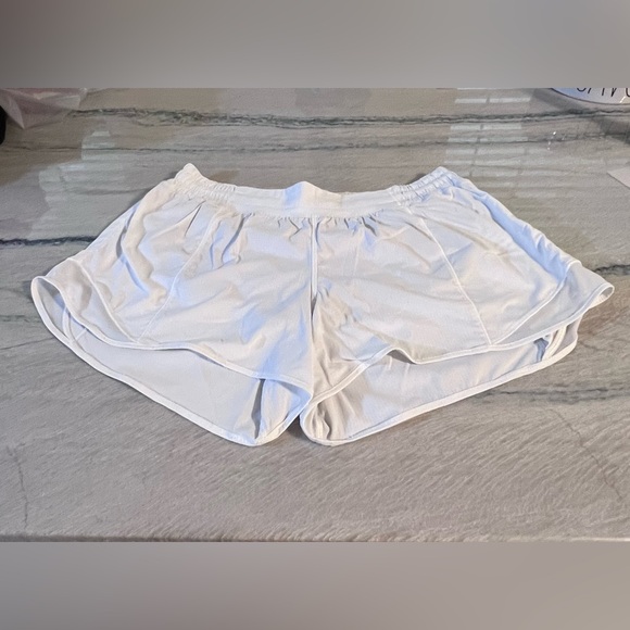 Lululemon Hotty Hot Short II *Long 4" - Picture 4 of 11